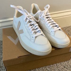 Veja V-12 White with Natural Suede, Size 8 (US), Size 39 (EU). Never been worn